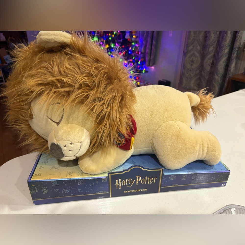 Harry Potter Gryffindor house large sleeping lion plush 18 inches New Christmas